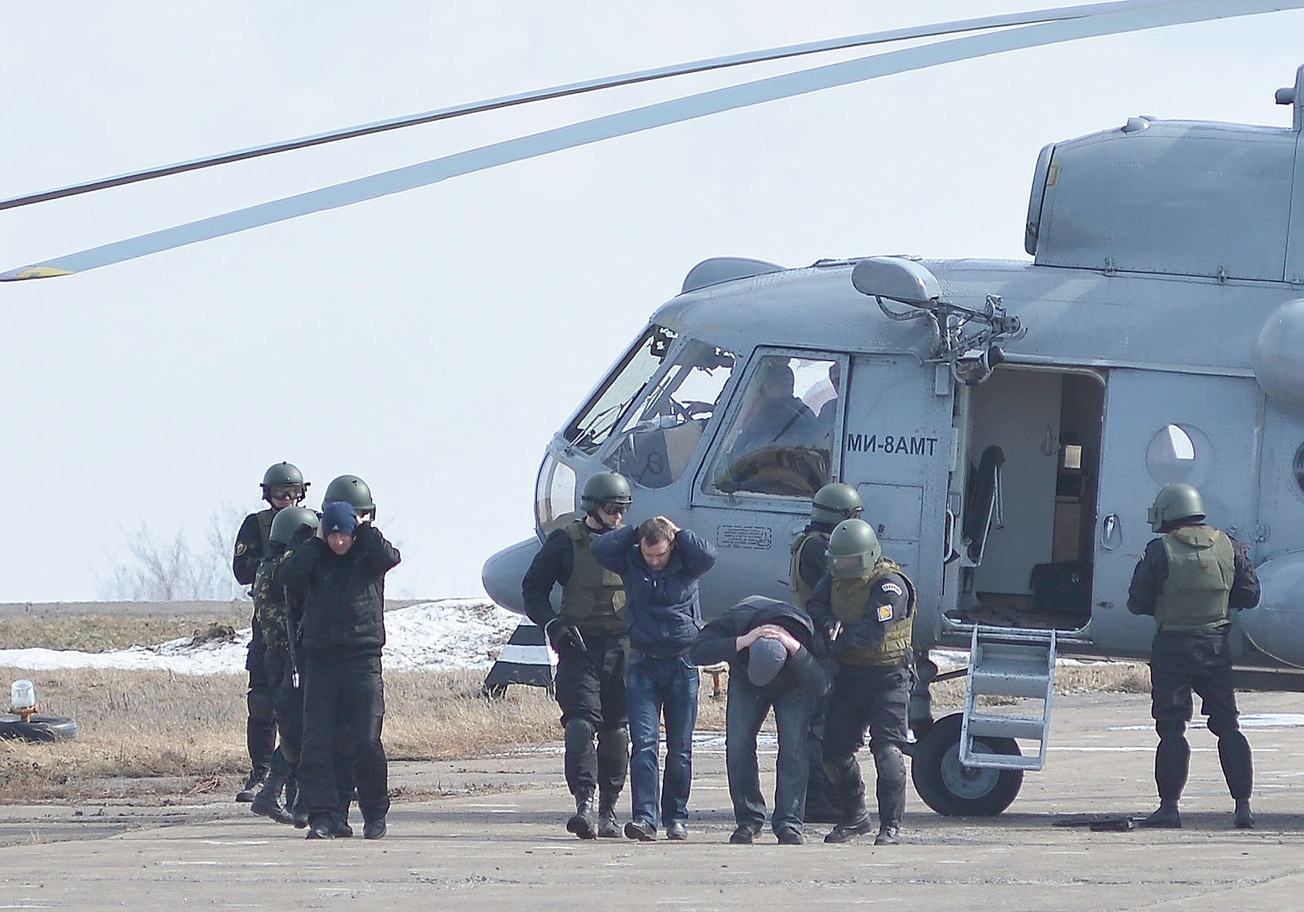В Кемерове освободили заложников с захваченного вертолёта