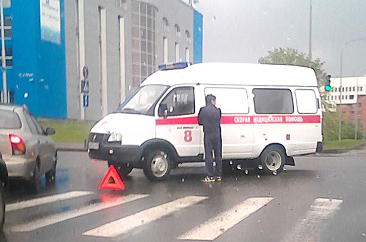 В Кемерове столкнулись Daewoo Matiz и автомобиль скорой помощи