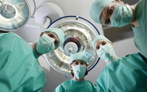 Новокузнечанин разговаривал с хирургами во время операции