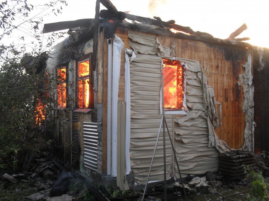 В Новокузнецке обиженный дачник поджег дом соседа