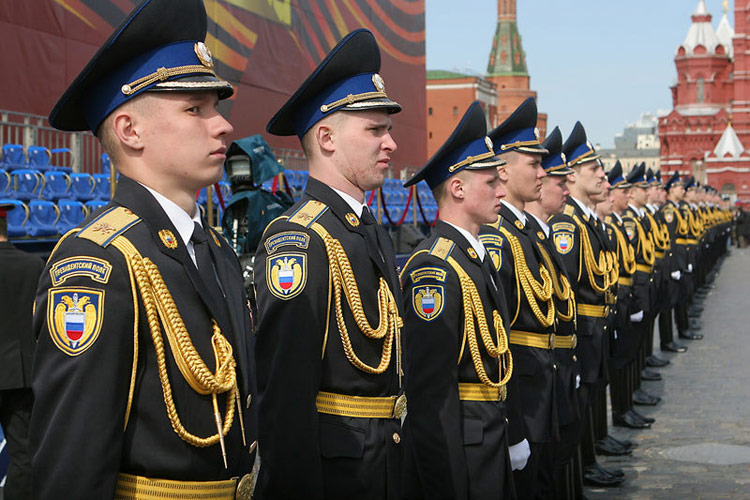 20 призывников из Кузбасса отправились служить в Президентский полк