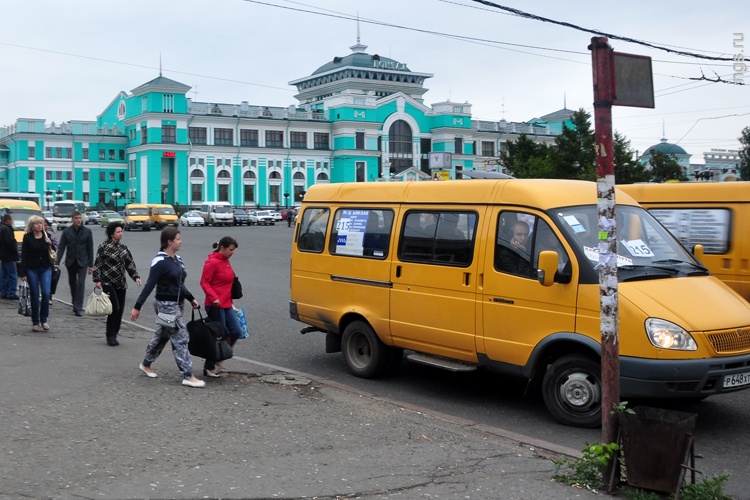 Водители омских маршруток начали соблюдать правила в знак протеста