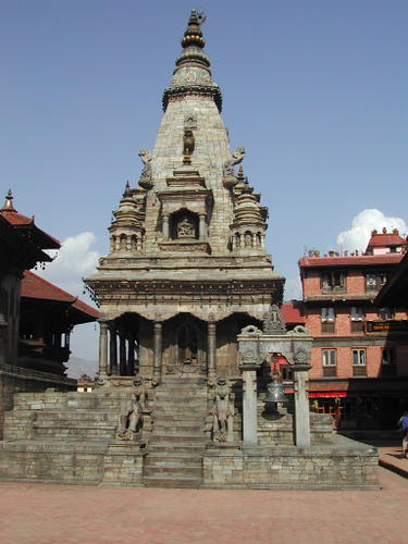 Турист снял разрушение древних храмов в Непале
