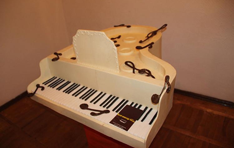 В Кемеровском областном краеведческом музее представят шоколадный рояль
