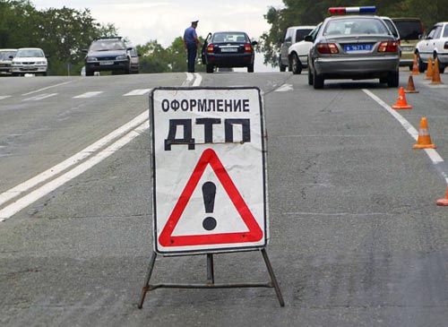 В Анжеро-Судженске парень без прав врезался в дерево