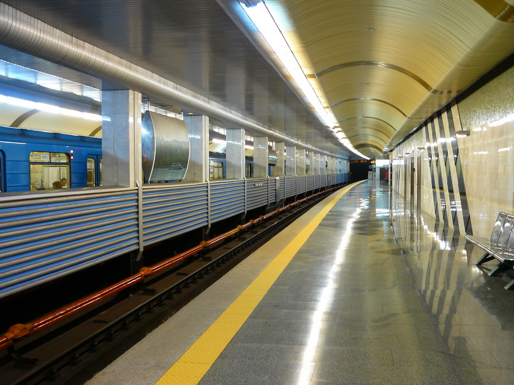 В московском метро пытались покончить с собой двое мужчин