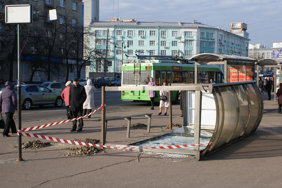 В Кузбассе женщину насмерть придавила остановка