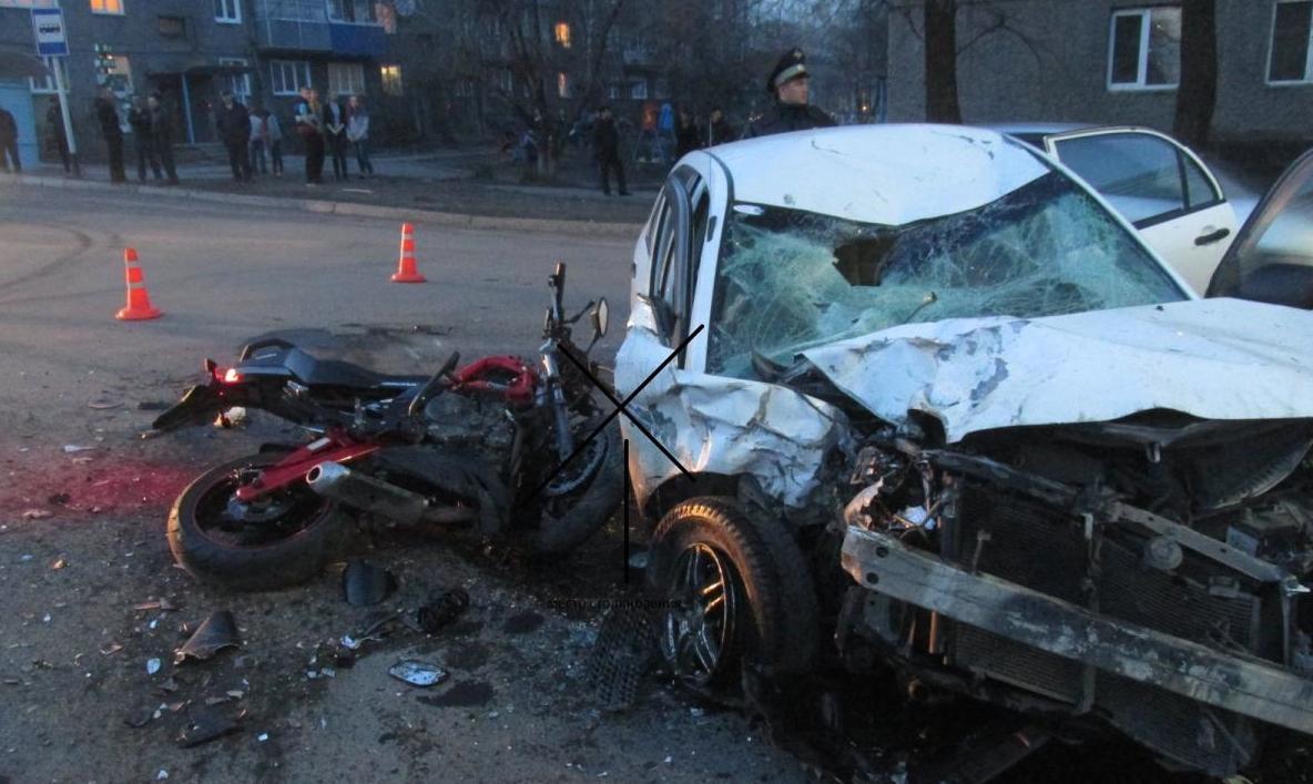 В Кузбассе в ДТП с мотоциклом погибли два человека