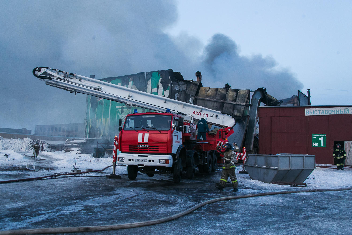 Крупный пожар в Кемерове потушен