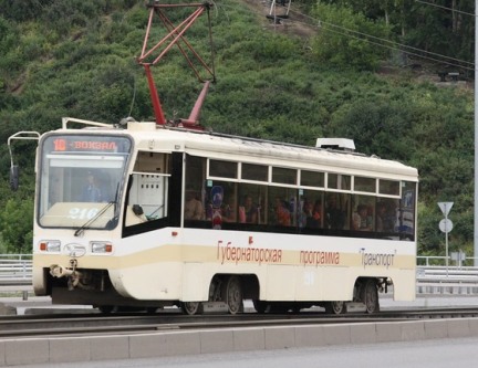 Из кемеровского трамвая выпал пассажир