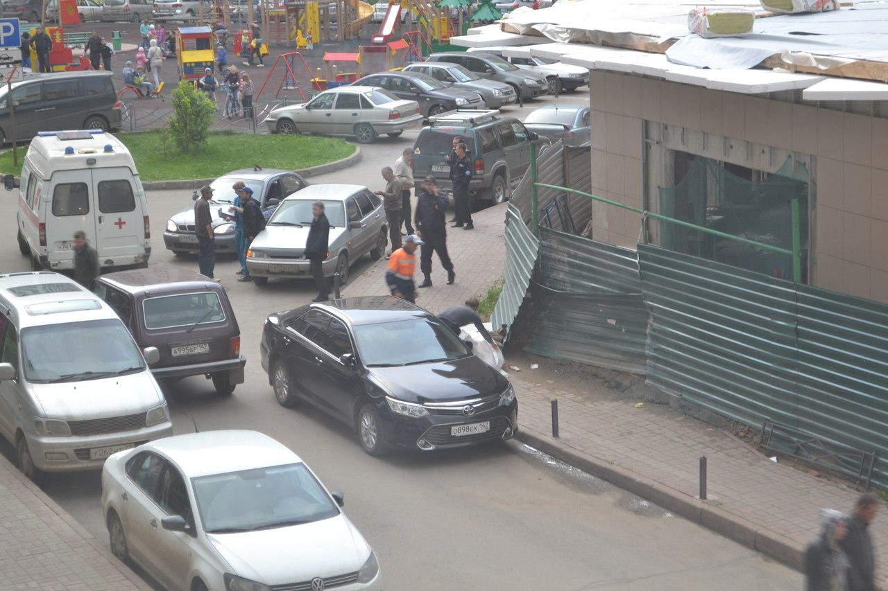 В Кемерове погиб рабочий, упав с крыши строящегося дома  