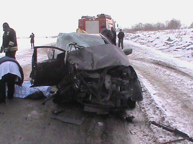 На трассе М-53 погибла женщина и четверо человек получили травмы