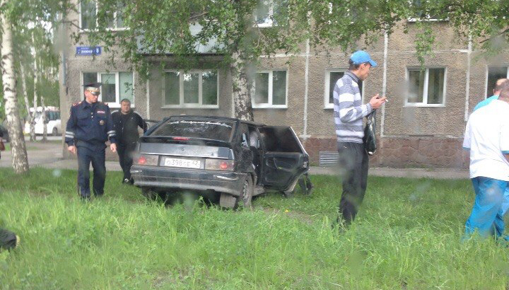 В Прокопьевске пьяный водитель врезался в машину такси