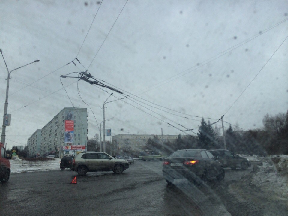 На проспекте Ленина в Кемерове произошёл обрыв электропроводов