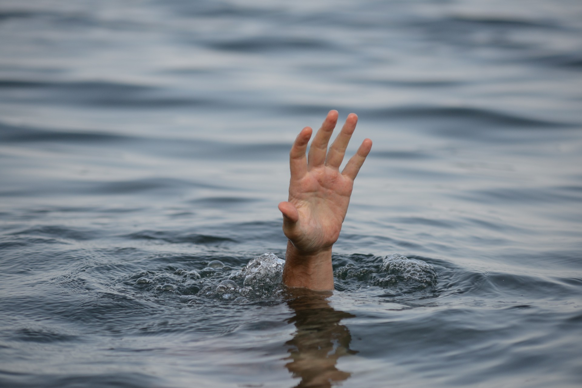 В Калтане в водоёме ГРЭС утонул 18-летний парень