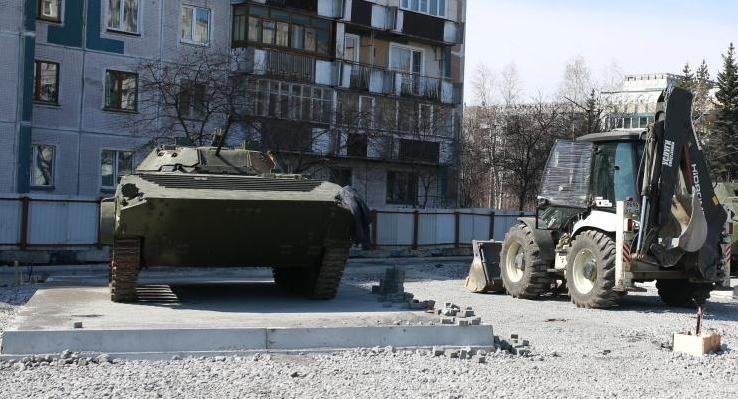 На новокузнецких улицах появилась военная техника