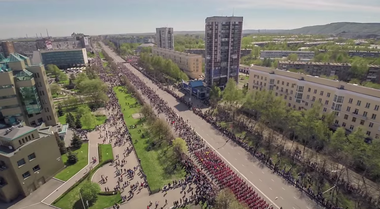 9 мая появилось видео Дня Победы в Новокузнецке, снятое с воздуха 