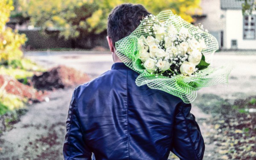 Кузбассовец украл букет цветов, чтобы помириться с любимой.jpg