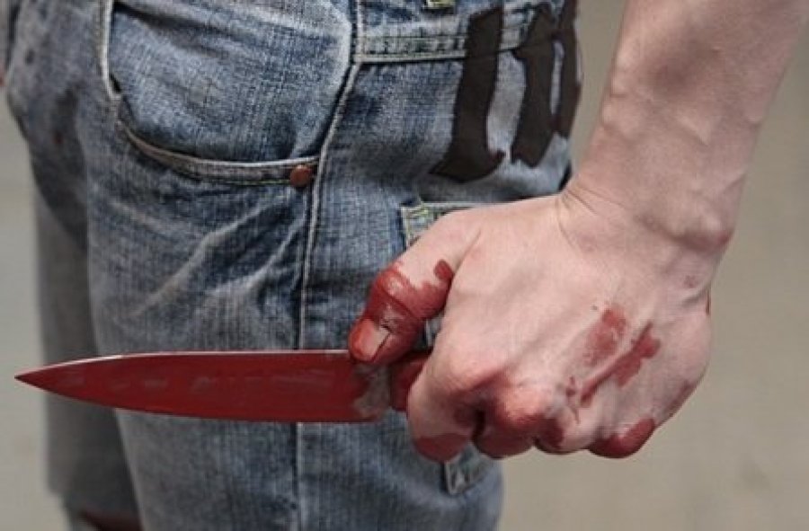 Кузбассовец ударил в грудь ножом друга, с которым не поделил сигарету