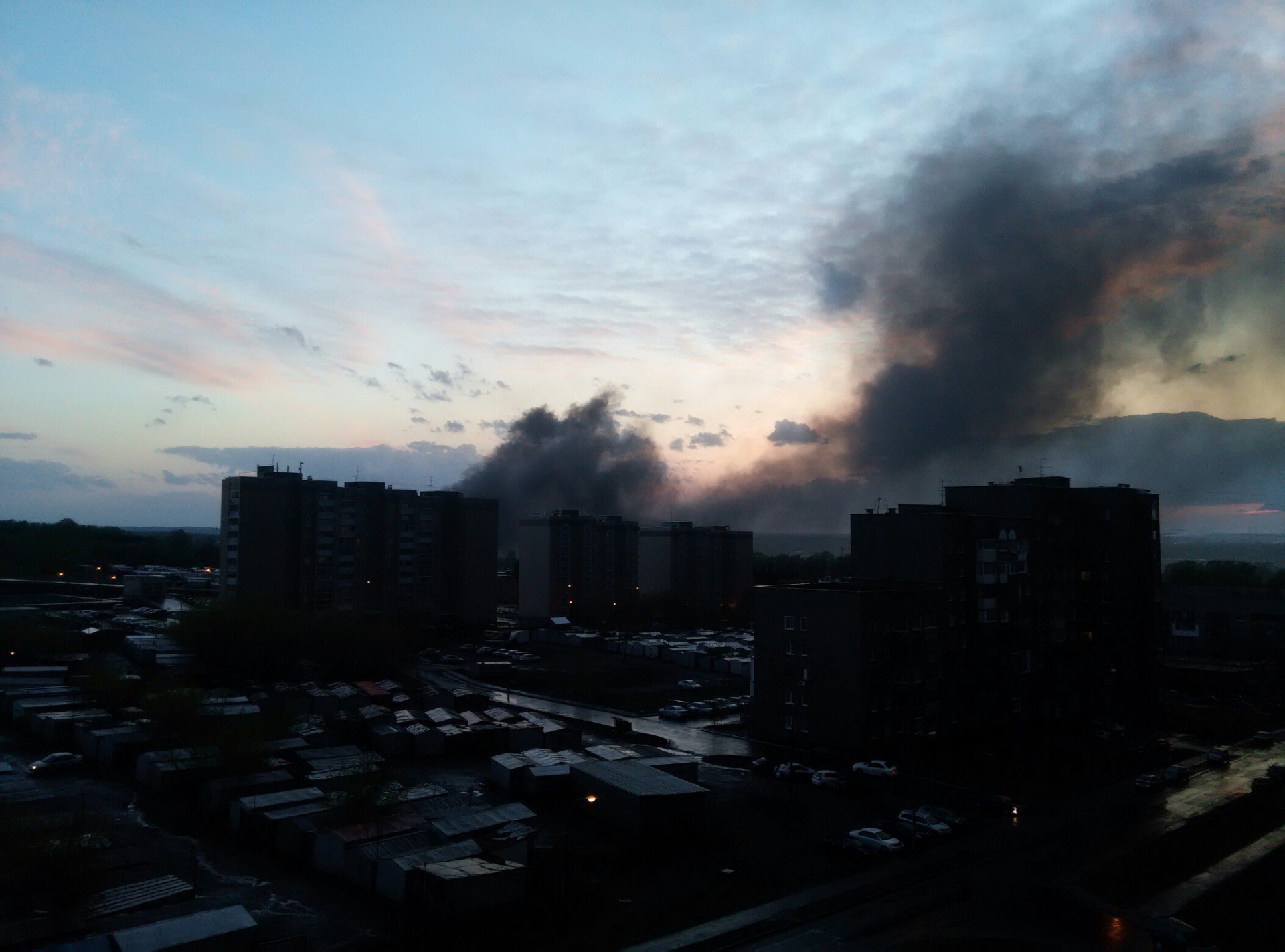 В Кемерове загорелись два дома в частном секторе