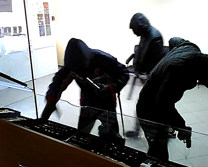 В Кузбассе осудили налётчиков на ювелирный салон, похитивших украшения на 2 млн рублей