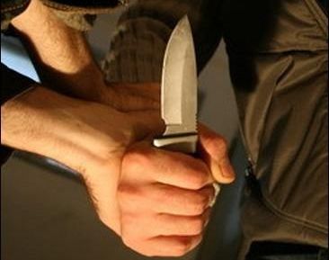 Новокузнечанина будут судить за нападение с ножом на отца и коллегу.jpg
