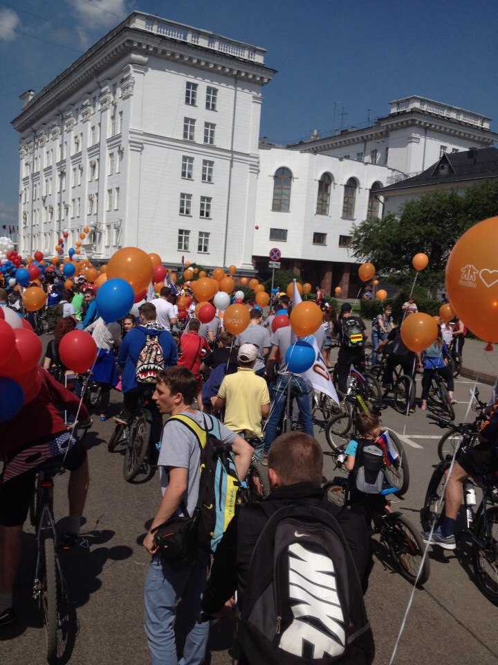 Около тысячи кемеровчан проехались по центру города на велосипедах