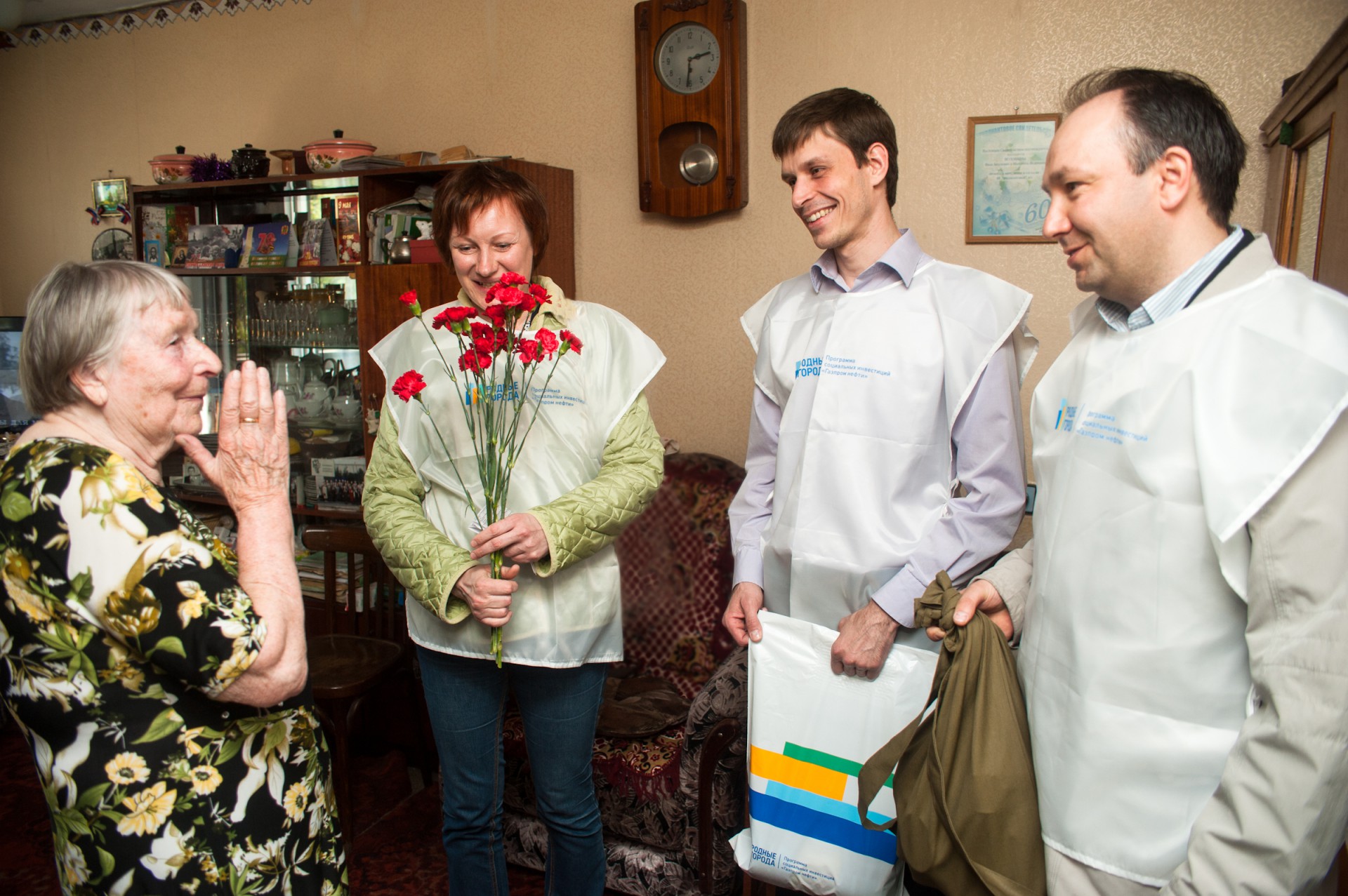Волонтеры сети АЗС «Газпромнефть» поздравили ветерановс Днем Победы
