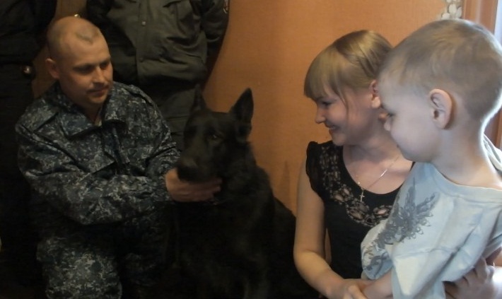 В Кузбассе собака спасла замерзающего ребёнка-инвалида