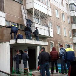 Пьяный мужчина устроил стрельбу в подъезде жилого дома  в Кемерове (ФОТО)