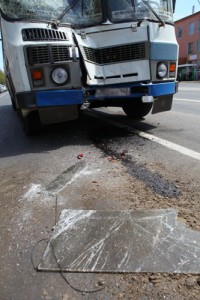 В Кемерове маршрутка столкнулась с автобусом и загорелась