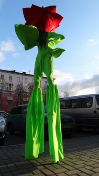 С Днём города кемеровчан поздравят живые скульптуры, клоуны и ходулисты