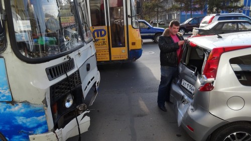 Очередное ДТП с участием маршрутного такси произошло в Кемерове (фото/видео)