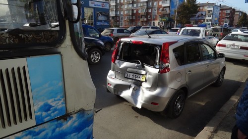 Очередное ДТП с участием маршрутного такси произошло в Кемерове (фото/видео)