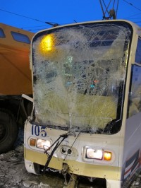 Жуткое ДТП в Кемерово: КамАЗ на большой скорости врезался в трамвай (ФОТО/ВИДЕО)