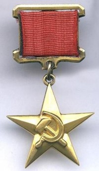 Большинству россиян неясно, кому присуждать звание «Герой труда»