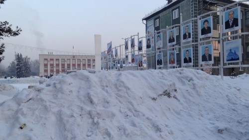 Почётных граждан Белова завалили снегом