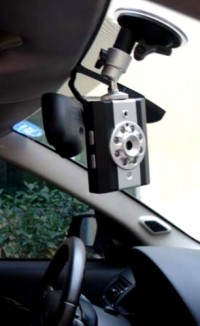 Автомобильный видеорегистратор может стать отличной приманкой для грабителей