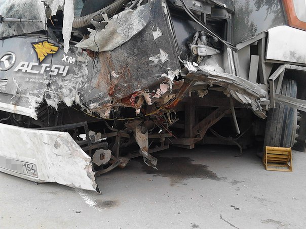 Автоугонщик врезался в автобус с собщением Новокузнецк - Новосибирск