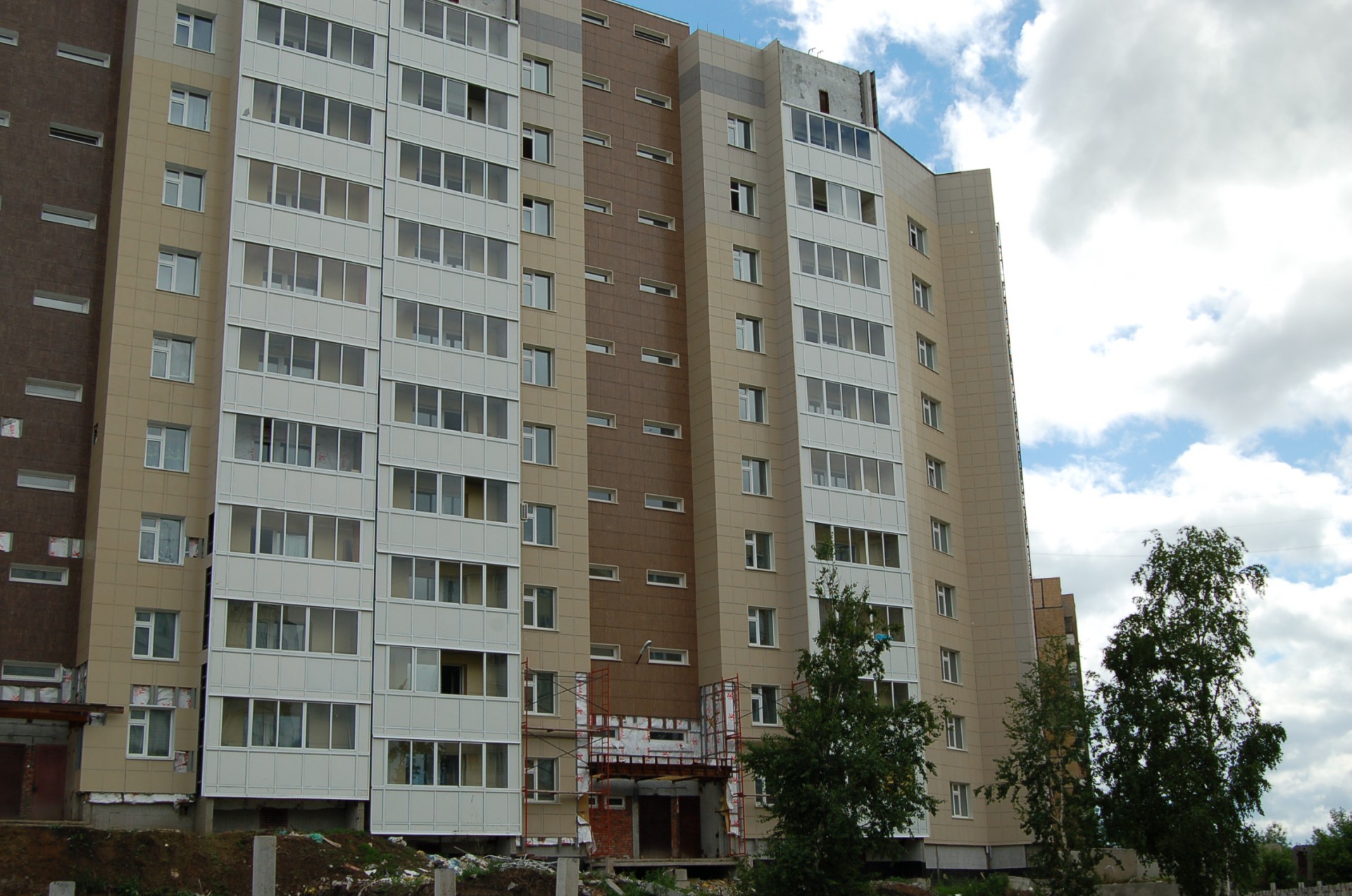 Кузбассовец выжил после падения с восьмого этажа