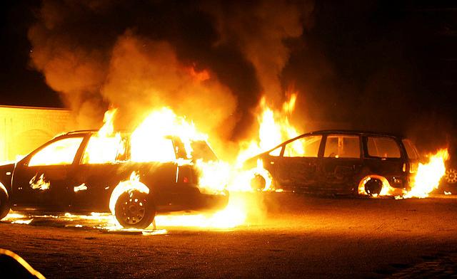 Мнительный житель Новокузнецка поджег две машины