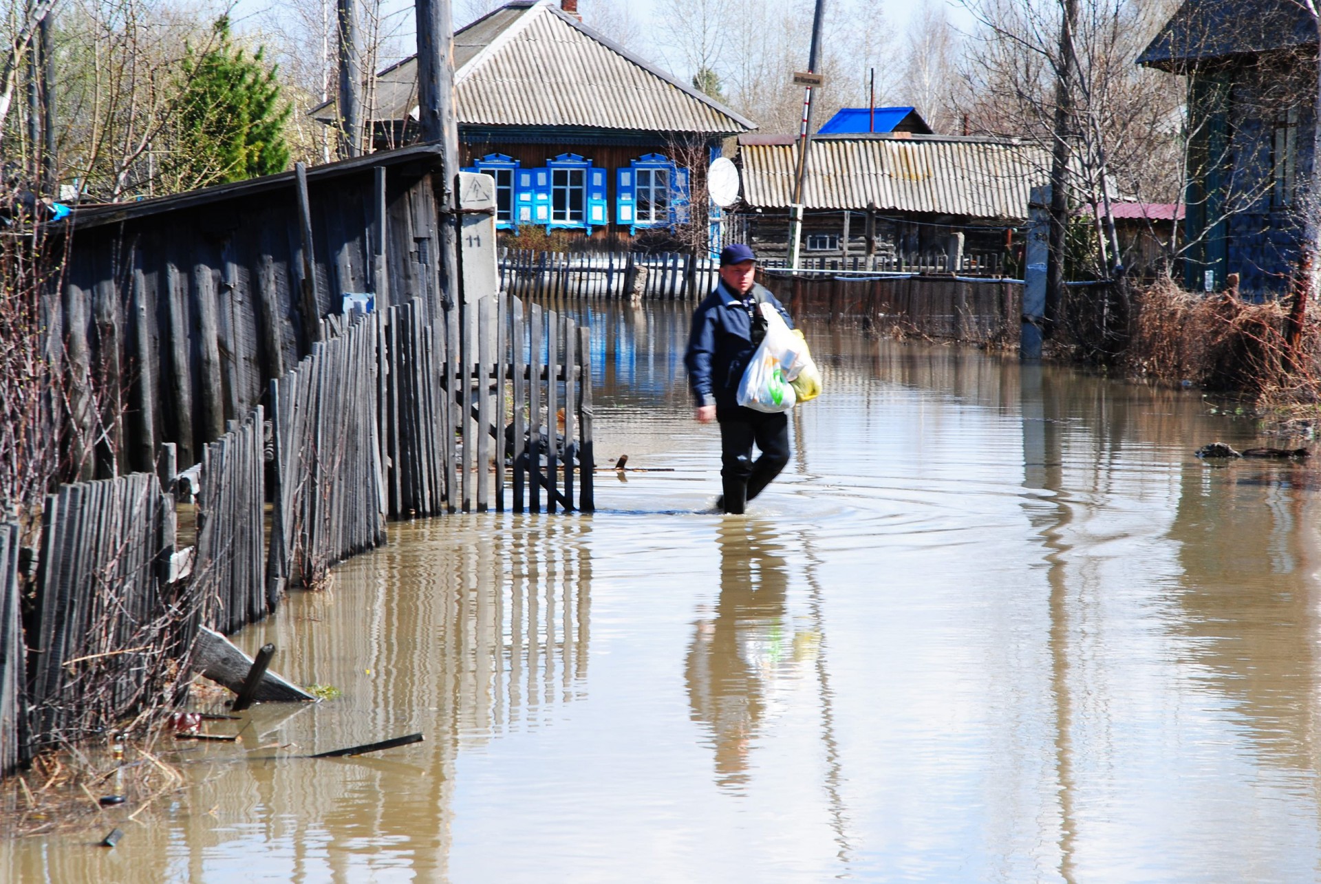 Корреспондент Сибдепо побывал в Калтанском городском округе, где затопило посёлок Малышев Лог.