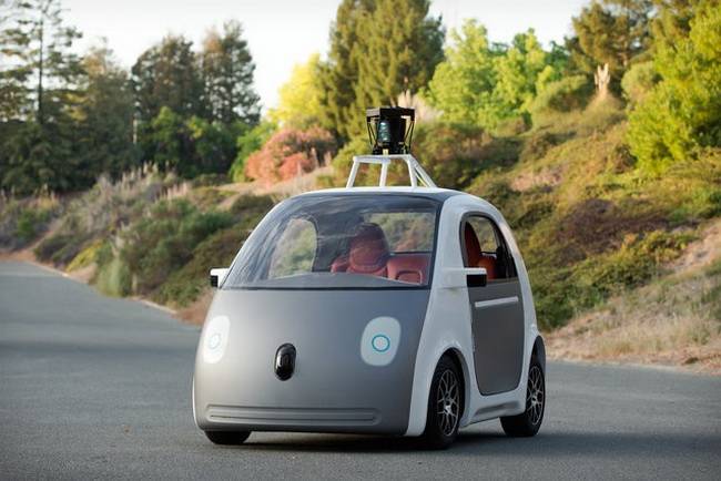 Первый беспилотный автомобиль Google выедет на дороги летом