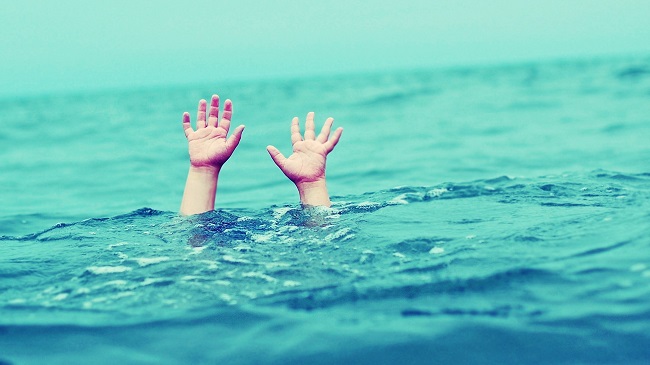 В Кузбассе двухлетняя девочка утонула в покрышке с водой