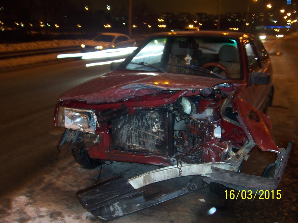 В Кемерове на мосту столкнулись три автомобиля