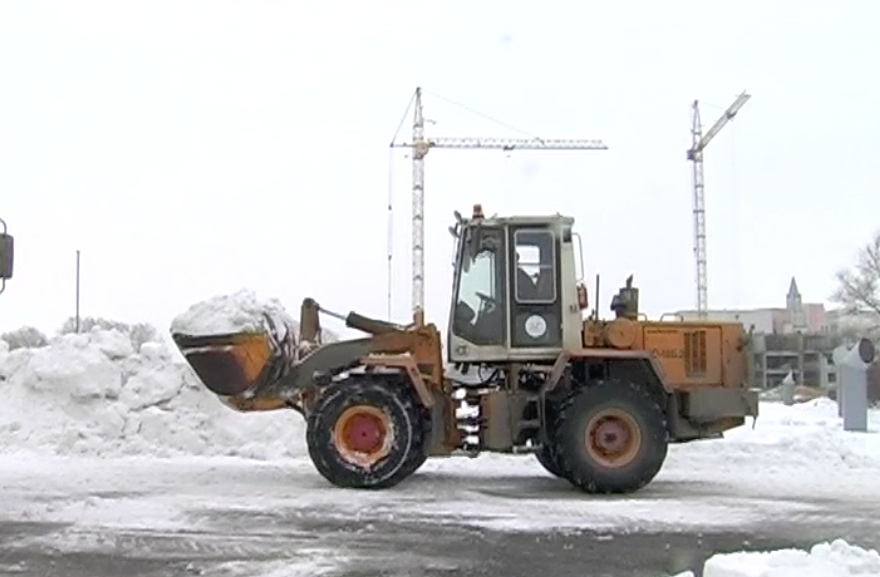 Снежные отвалы в двух районах Кемерова переполнены