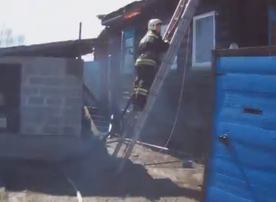 В Новокузнецке сгорели два частных дома