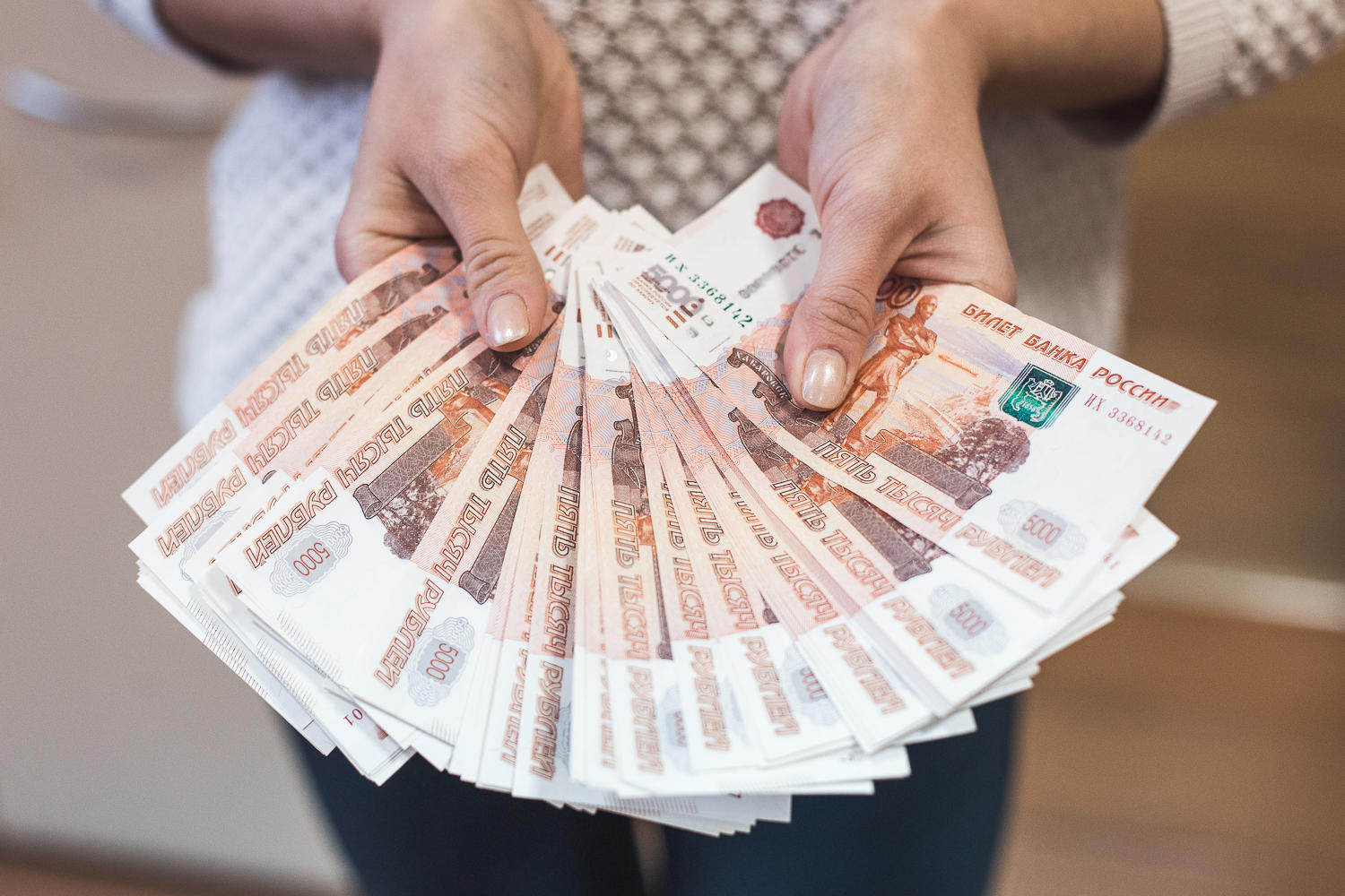 Работника кузбасского вуза подозревают в получении взятки в размере 200 тысяч рублей
