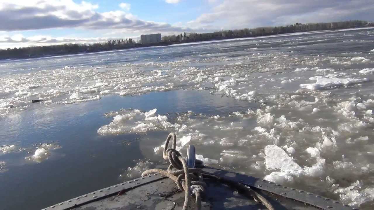 В Кузбассе братьев-рыбаков, оказавшихся в ледовом плену, хотели спасти вертолётом
