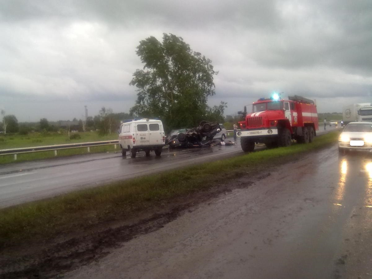 В Беловском районе в столкновении трёх автомобилей погибли двое человек